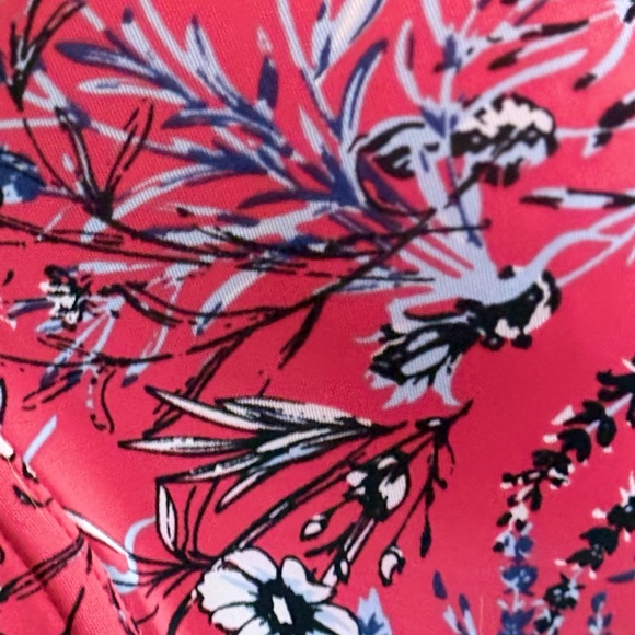 3/$10⚡️La Vie En Rose Red & Blue Floral Wireless Bra 34A - Picture 7 of 13